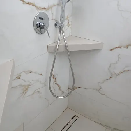 The Real Cave 3* Adamantas (Milos)